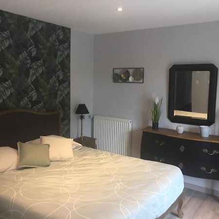 Cote Jardin Des Charmilles Bed & Breakfast Quettehou Exterior photo