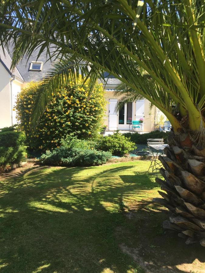 Cote Jardin Des Charmilles Bed & Breakfast Quettehou Exterior photo